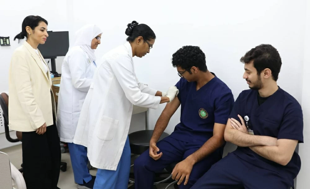 "الخليج العربي" تنفذ حملتها السنوية ضد الإنفلونزا الموسمية بشعار "عزز مناعتك بأخذ التطعيم"
