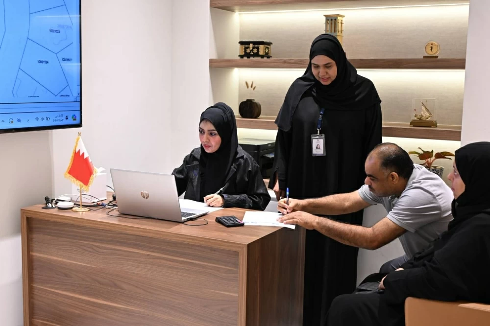 "الإسكان" تؤكد استمرار تسليم الخدمات الإسكانية البديلة للمواطنين