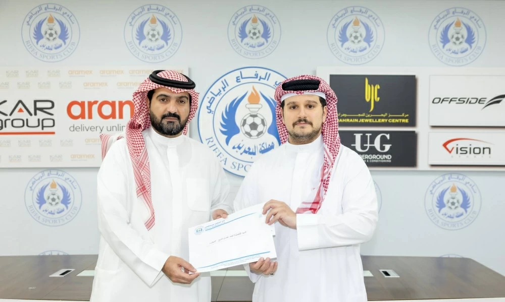 محمد بن عبدالله يكرم فريق البولينغ بنادي الرفاع بطل الدوري والكأس