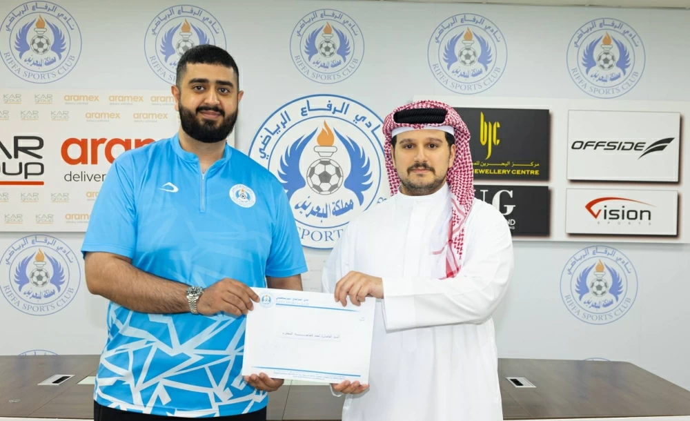 محمد بن عبدالله يكرم فريق البولينغ بنادي الرفاع بطل الدوري والكأس