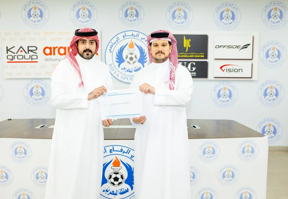 محمد بن عبدالله يكرم فريق البولينغ بنادي الرفاع بطل الدوري والكأس