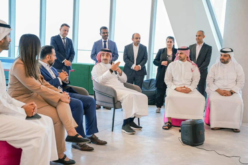 الرئيس التنفيذي لممتلكات يزور شركة "أري للابتكار"