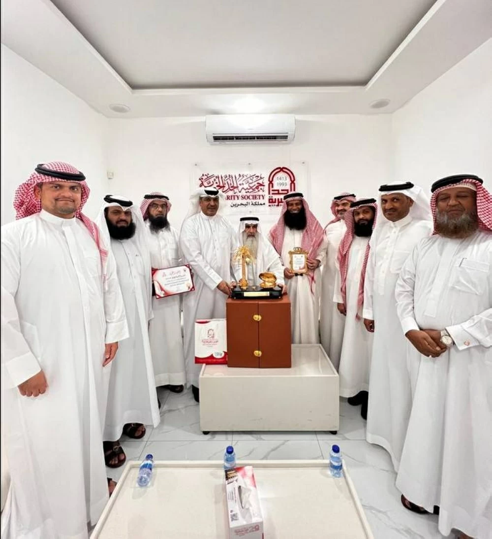 الحد الخيرية تجدد العضوية الفخرية للوجيه يوسف الذوادي