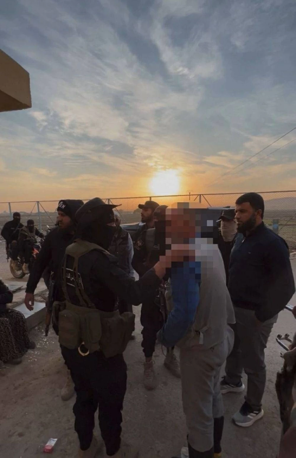 تفاعل رسمي مع قضية تنمُّر على عامل نظافة في دير الزور (فيديو)