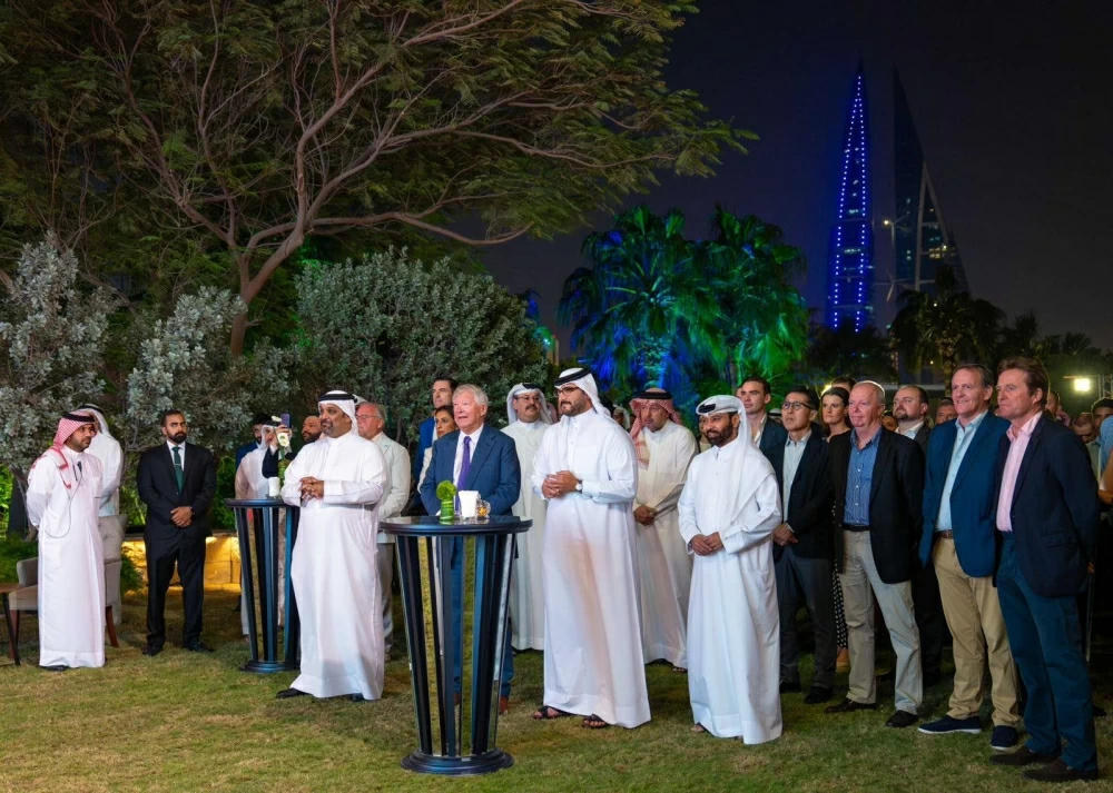 عيسى بن سلمان يشهد قرعة الجياد العالمية المشاركة في النسخة الـ7 من سباق كأس البحرين الدولي للخيل