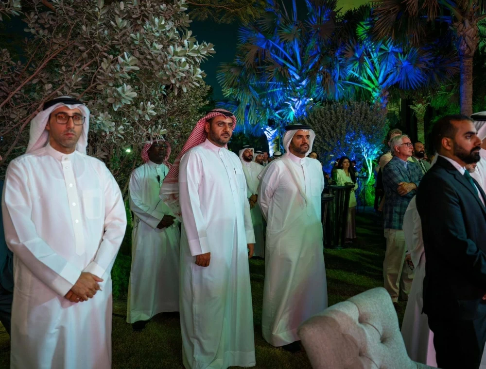 عيسى بن سلمان يشهد قرعة الجياد العالمية المشاركة في النسخة الـ7 من سباق كأس البحرين الدولي للخيل