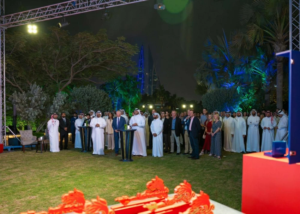 عيسى بن سلمان يشهد قرعة الجياد العالمية المشاركة في النسخة الـ7 من سباق كأس البحرين الدولي للخيل