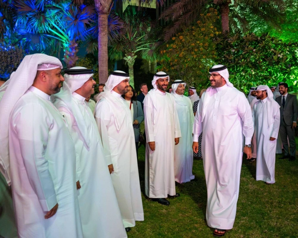 عيسى بن سلمان يشهد قرعة الجياد العالمية المشاركة في النسخة الـ7 من سباق كأس البحرين الدولي للخيل