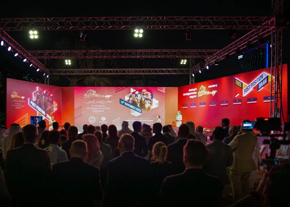 عيسى بن سلمان يشهد قرعة الجياد العالمية المشاركة في النسخة الـ7 من سباق كأس البحرين الدولي للخيل