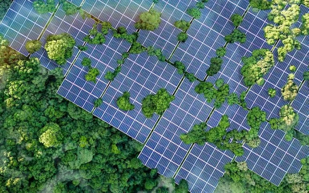 &laquo;الكهرباء والماء&raquo;: التحول نحو &laquo;الطاقة المتجددة&raquo; بـ323 مشروعاً منجزاً و47 قيد التنفيذ