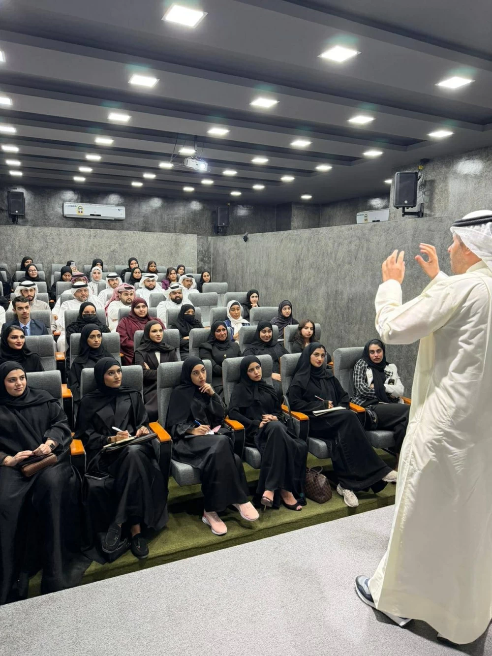 &laquo;الدولي الخليجي&raquo; و&laquo;أدفوكيتس قروب&raquo; يرسخان مفاهيم الاحتراف القانوني في ورشة &laquo;أساسيات المرافعة&raquo;