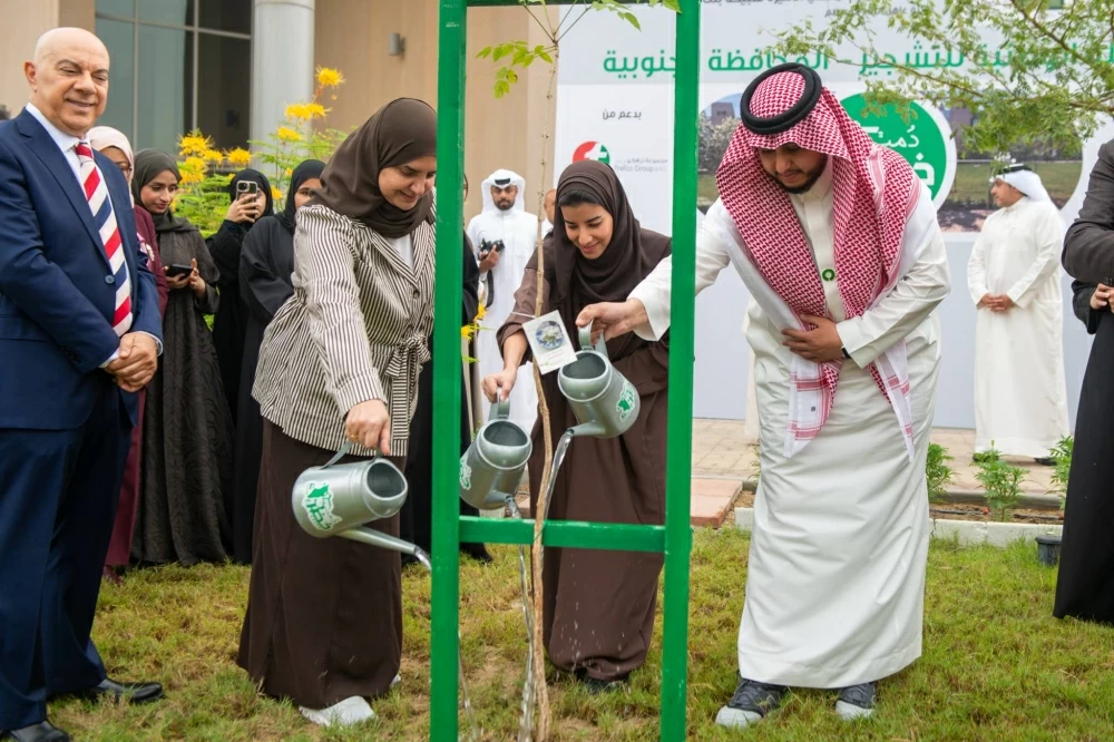 تدشين مشروع تشجير في جامعة البحرين ضمن الحملة الوطنية لتعزيز الاستدامة البيئية