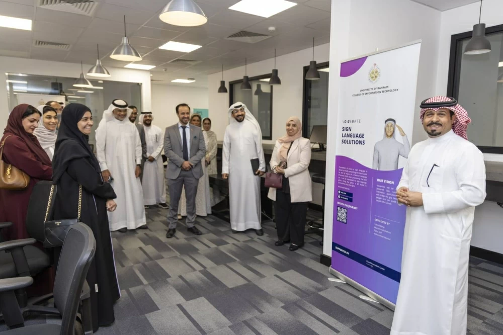 لجنة الابتكار بوزارة الأشغال تزور مركز الإبداع السحابي بجامعة البحرين للاطلاع على التجارب التقنية
