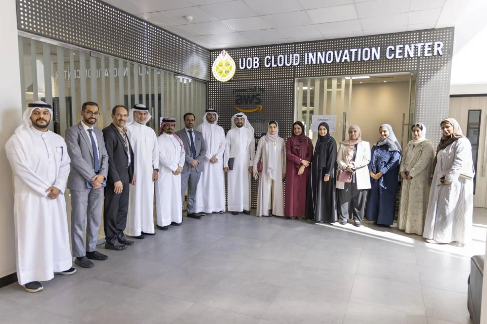 لجنة الابتكار بوزارة الأشغال تزور مركز الإبداع السحابي بجامعة البحرين للاطلاع على التجارب التقنية