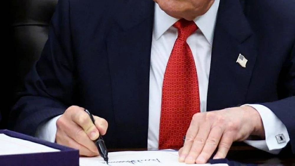 ترامب ينهي أطول إغلاق في تاريخ الولايات المتحدة