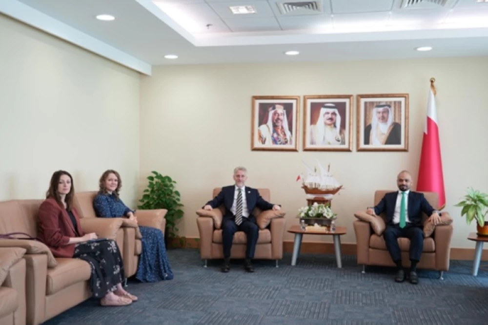 وزير التنمية الاجتماعية يستقبل سفير المملكة المتحدة لدى البحرين