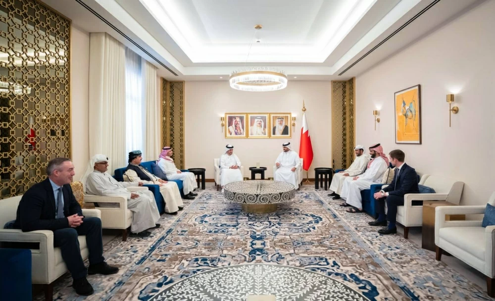 وزير ديوان رئيس الوزراء رئيس الهيئة العليا لنادي راشد للفروسية  يلتقي أعضاء &laquo;الخليجي لسباقات الخيل&raquo;