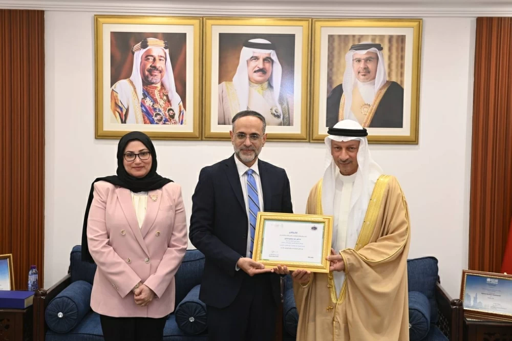محافظ الشمالية يشيد بالكوادر الطبية البحرينية في يوم الطبيب البحريني