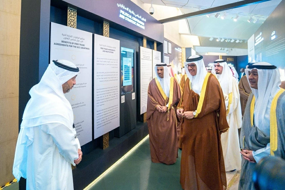 وزير الخارجية وجاسم البديوي يفتتحان جناح &laquo;قمة التعاون&raquo; بمتحف البحرين الوطني