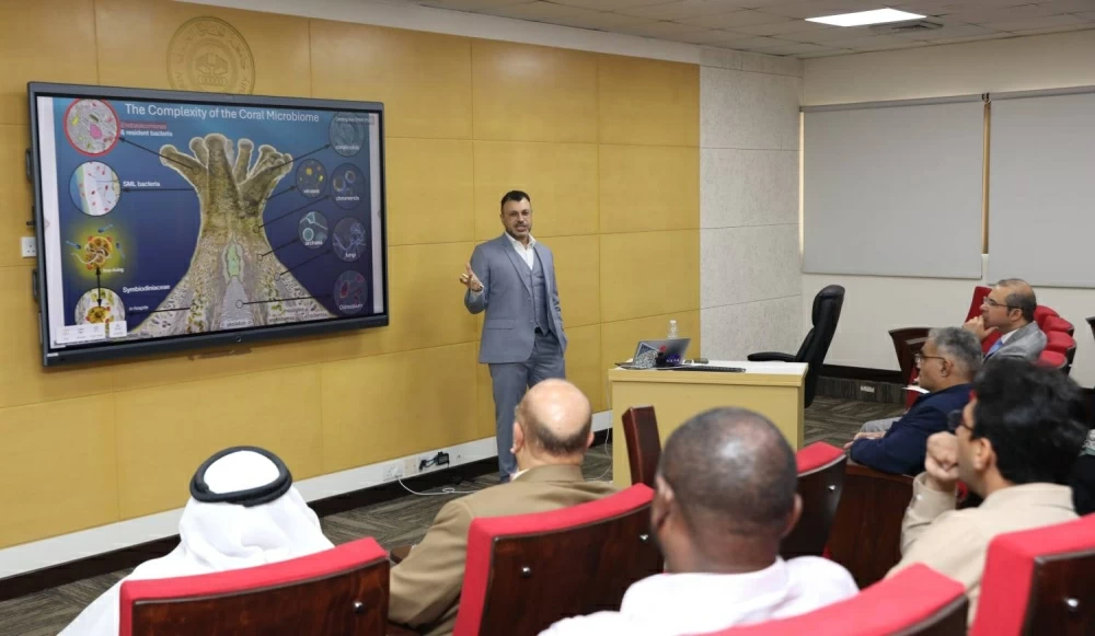كرسي الشيخ زايد بـ "الخليج العربي" يناقش دور التجمعات الميكروبية في صحة الشعاب المرجانية