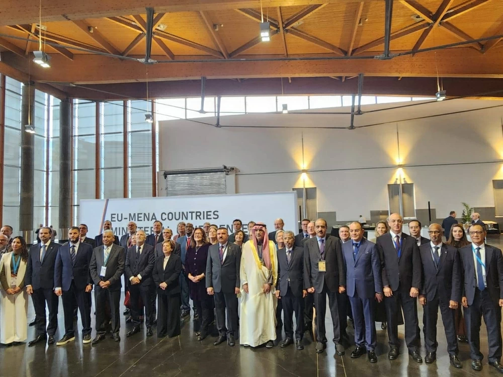 نائب وزير الداخلية يترأس الوفد المشارك في مؤتمر وزاري لتعزيز التعاون الأمني