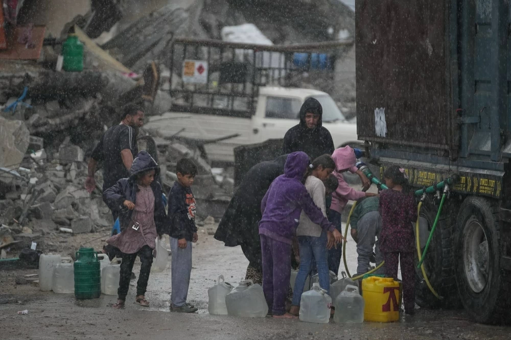 الغزيون يواجهون &laquo;حرب الشتاء&raquo; بلا مغيث.. و&laquo;الوضع مأساوي&raquo;