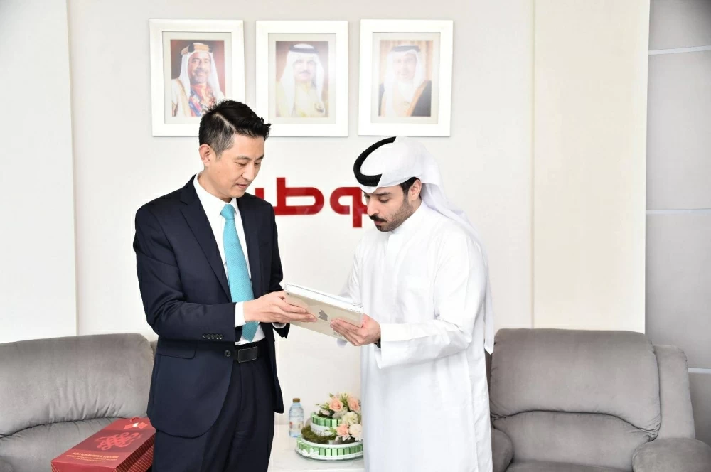 رئيس تحرير &laquo;الوطن&raquo; يستقبل نائب السفير الصيني