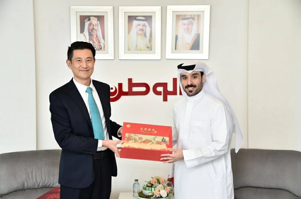 رئيس تحرير &laquo;الوطن&raquo; يستقبل نائب السفير الصيني