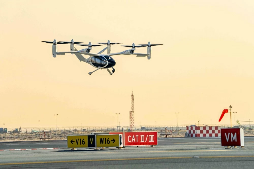 الإمارات.. دبي تشهد أول رحلة مأهولة للتاكسي الجوي الكهربائي.. 17 دقيقة تكتب التاريخ