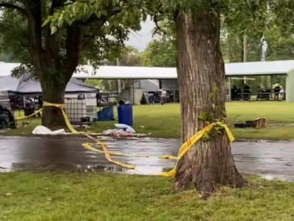 سيارة سباق تصدم حشداً من المتفرجين في أستراليا... وإصابة 9 أشخاص