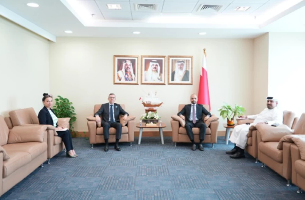وزير التنمية الاجتماعية يستقبل سفير الجمهورية الفرنسية لدى البحرين