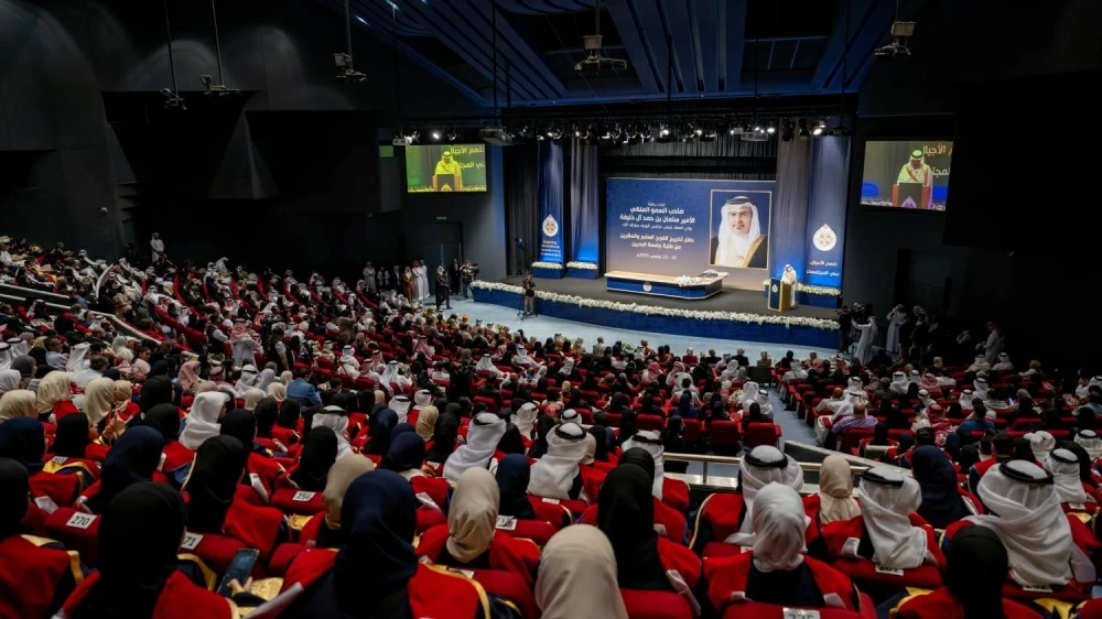 جامعة البحرين تنظم حفل تخريج الفوج السابع والعشرين من طلبتها
