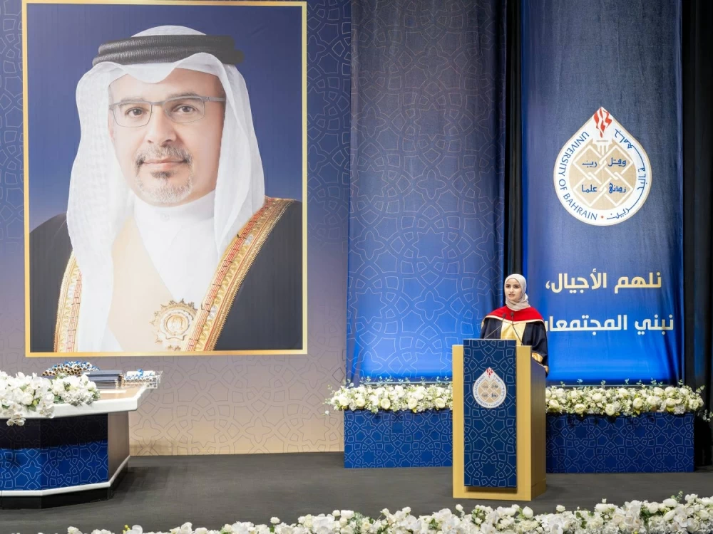جامعة البحرين تنظم حفل تخريج الفوج السابع والعشرين من طلبتها