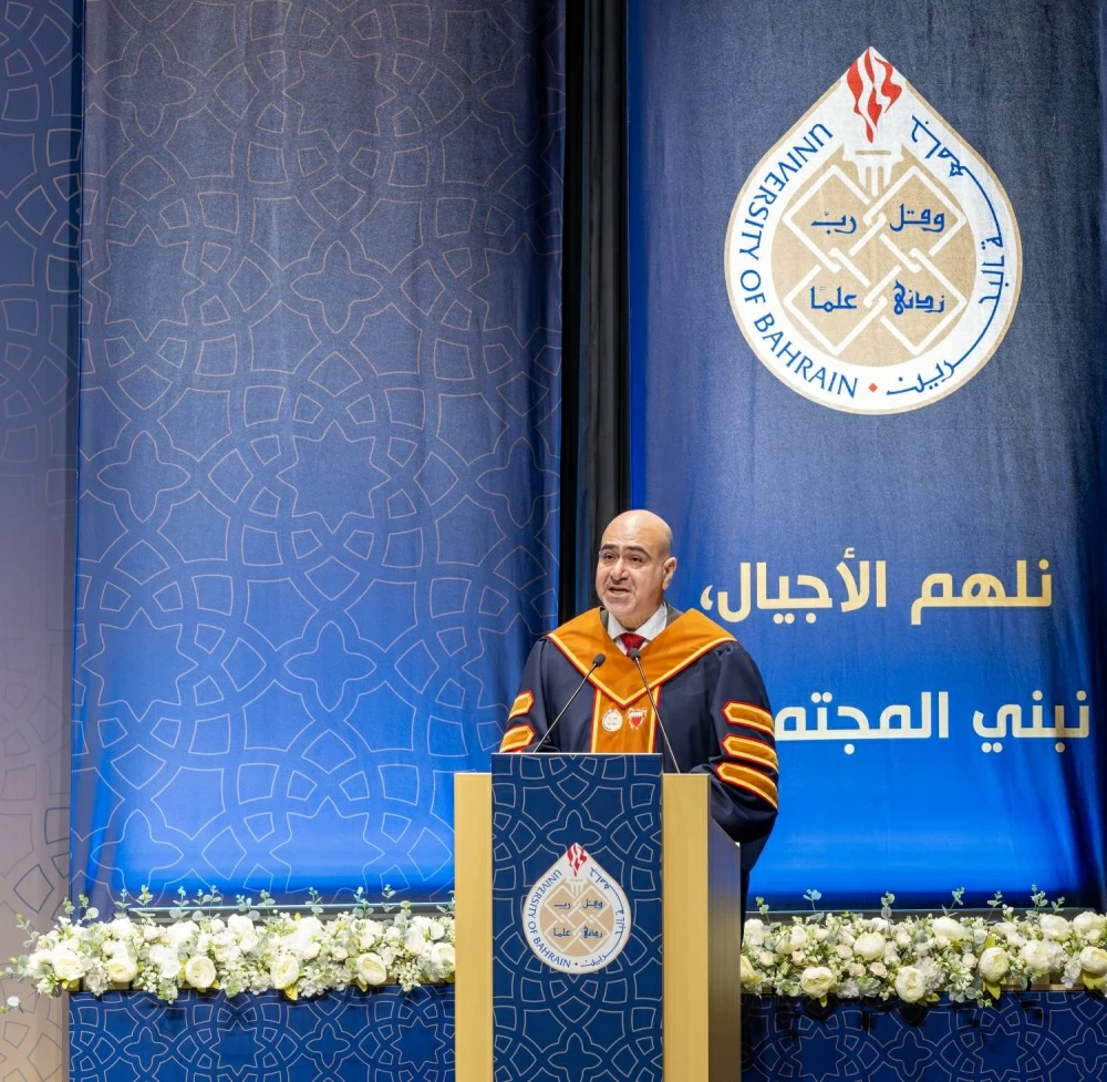 جامعة البحرين تنظم حفل تخريج الفوج السابع والعشرين من طلبتها