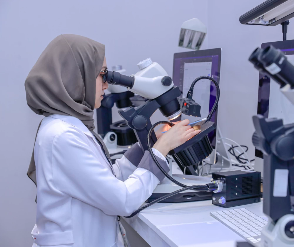 &laquo;دانات&raquo; يقدم شهادات فحص فورية معتمدة لمقتنيات زوار معرض الجواهر العربية 2025