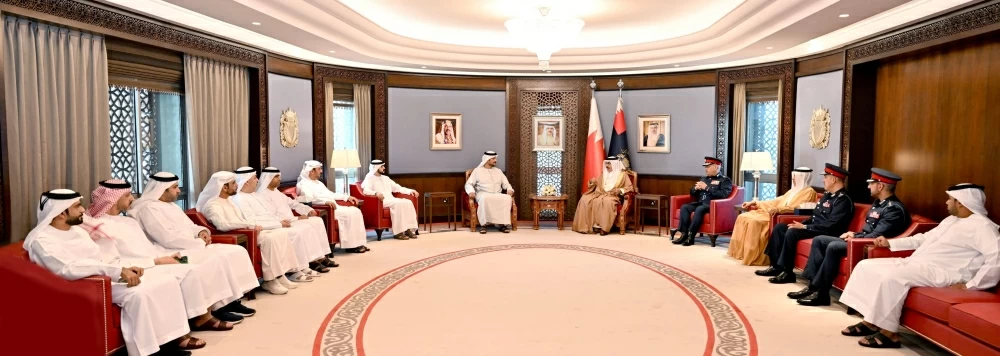 وزير الداخلية يلتقي وفداً مشتركاً من &laquo;أمانة التعاون&raquo; و&laquo;أمن المنافذ&raquo; بالإمارات