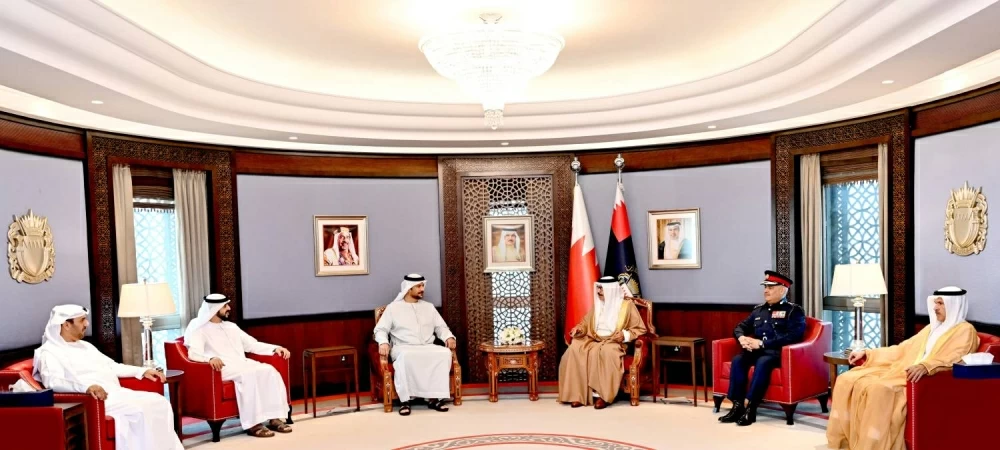 وزير الداخلية يلتقي وفداً مشتركاً من &laquo;أمانة التعاون&raquo; و&laquo;أمن المنافذ&raquo; بالإمارات