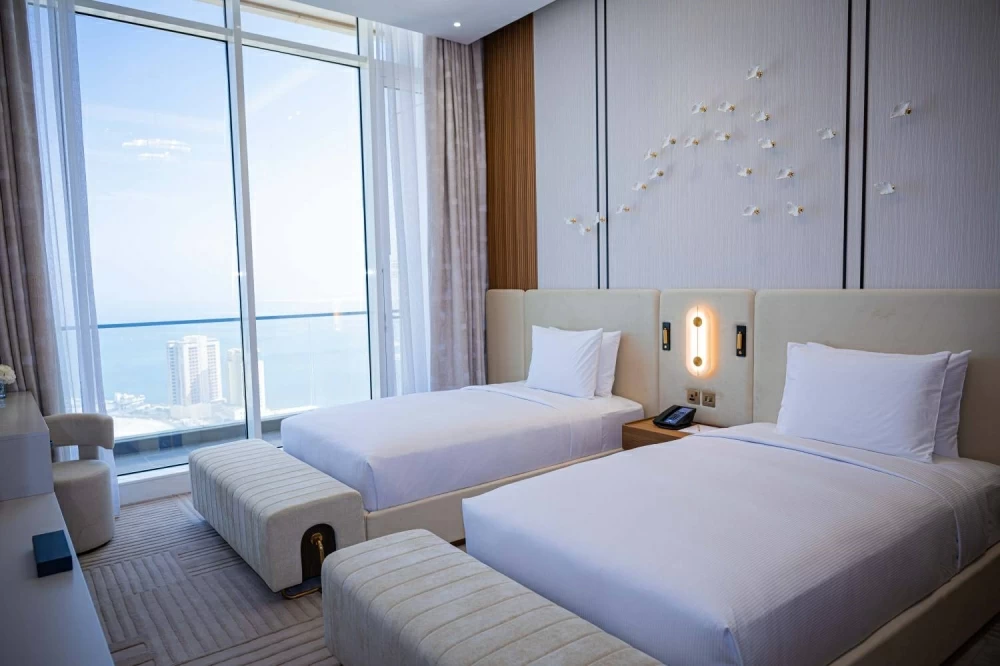 خالد بن عبد الله يفتتح "هيلتون البحرين سيتي سنتر فندق وريزيدنس"