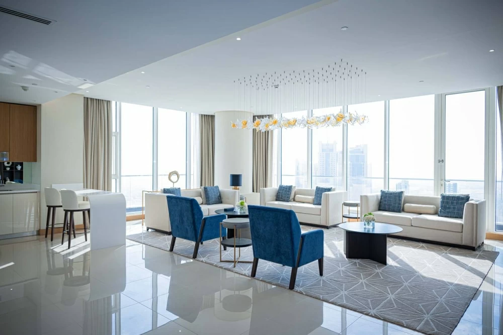 خالد بن عبد الله يفتتح "هيلتون البحرين سيتي سنتر فندق وريزيدنس"