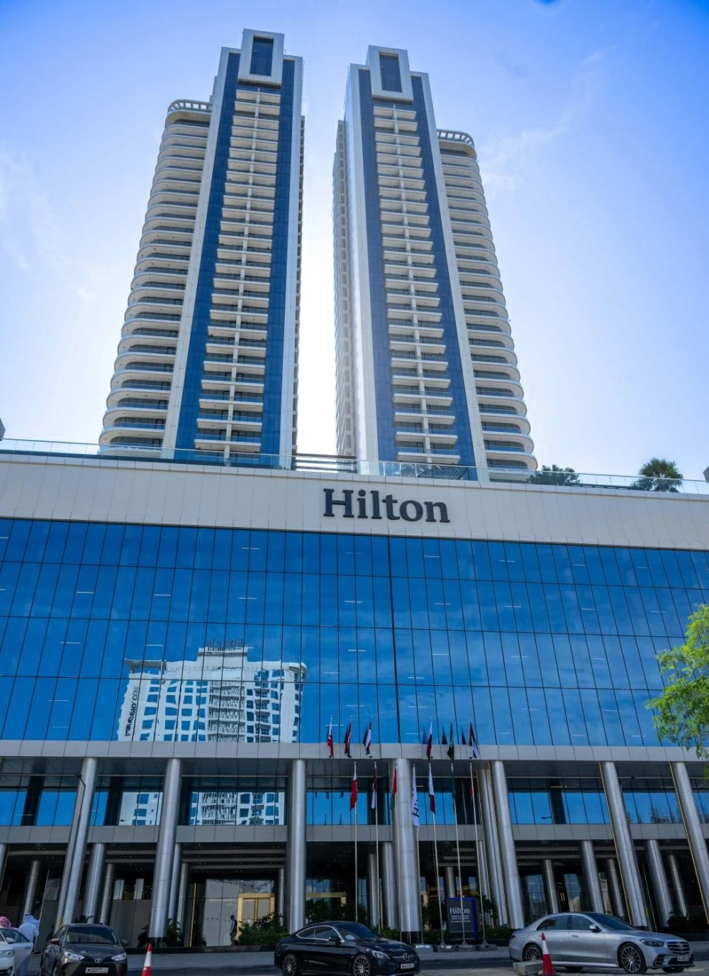 خالد بن عبد الله يفتتح "هيلتون البحرين سيتي سنتر فندق وريزيدنس"