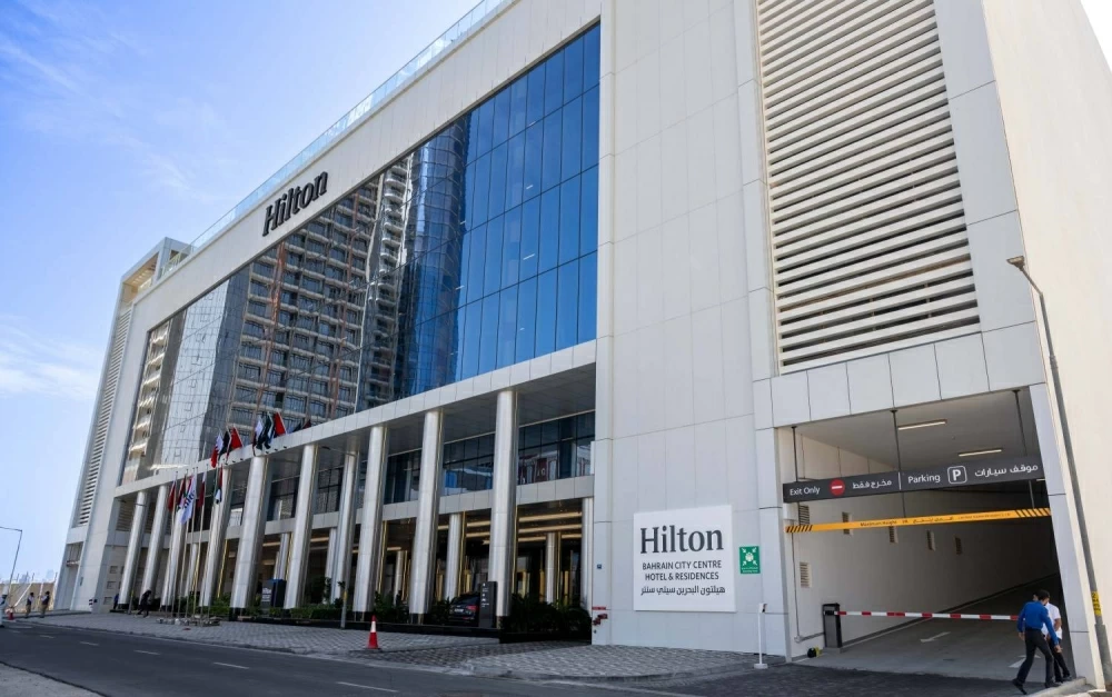 خالد بن عبد الله يفتتح "هيلتون البحرين سيتي سنتر فندق وريزيدنس"