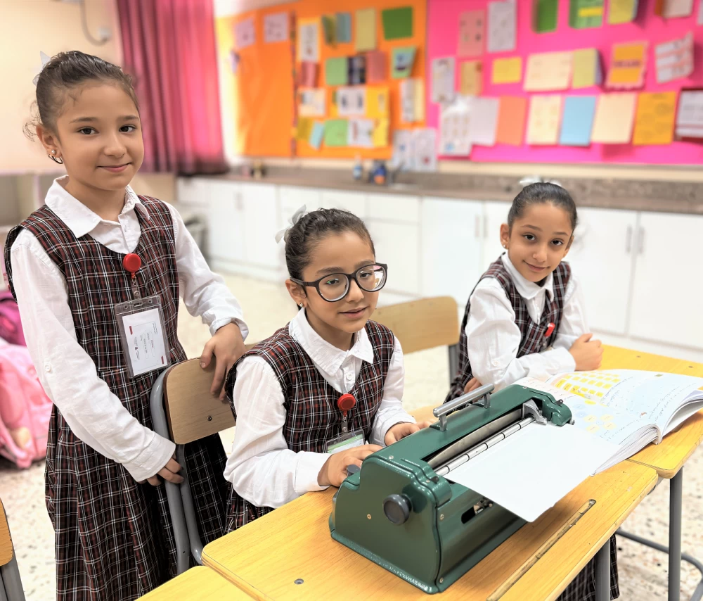 ليان وشقيقتاها... قصة إنسانية ملهمة في مدرسة طليطلة