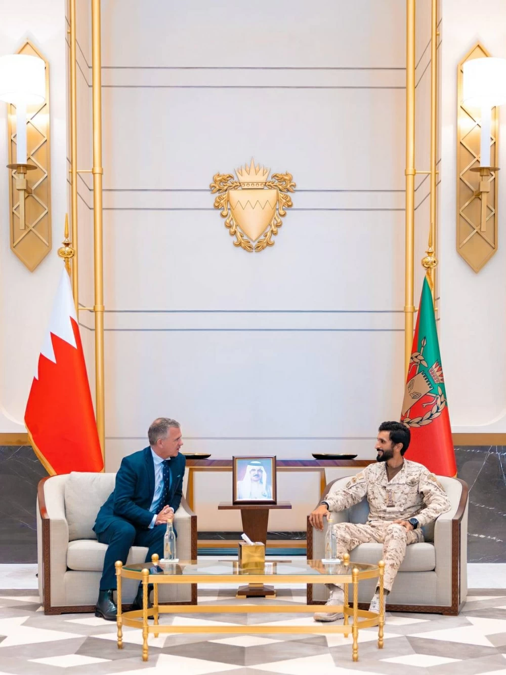 ناصر بن حمد يستقبل وفد الجمعية البرلمانية لحلف شمال الأطلسي "الناتو"