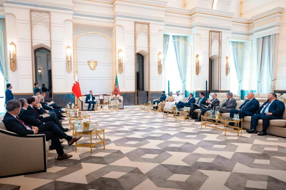 ناصر بن حمد يستقبل وفد الجمعية البرلمانية لحلف شمال الأطلسي "الناتو"