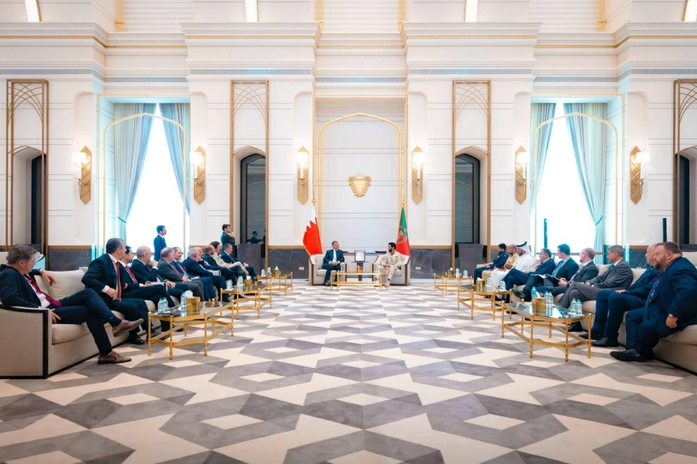 ناصر بن حمد يستقبل وفد الجمعية البرلمانية لحلف شمال الأطلسي "الناتو"