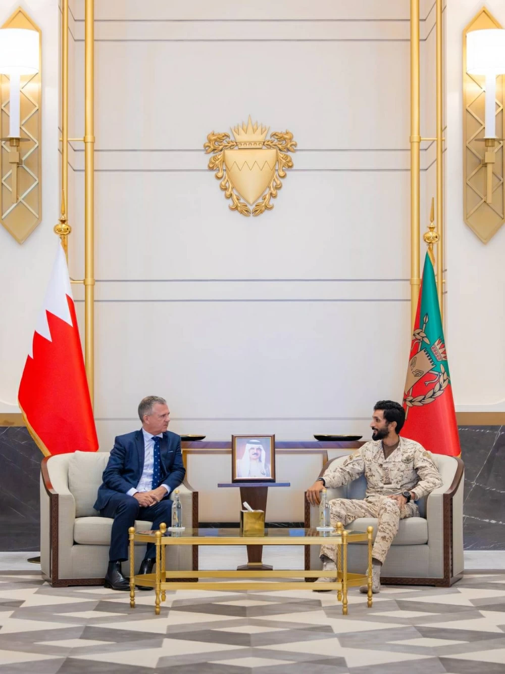 ناصر بن حمد يستقبل وفد الجمعية البرلمانية لحلف شمال الأطلسي "الناتو"