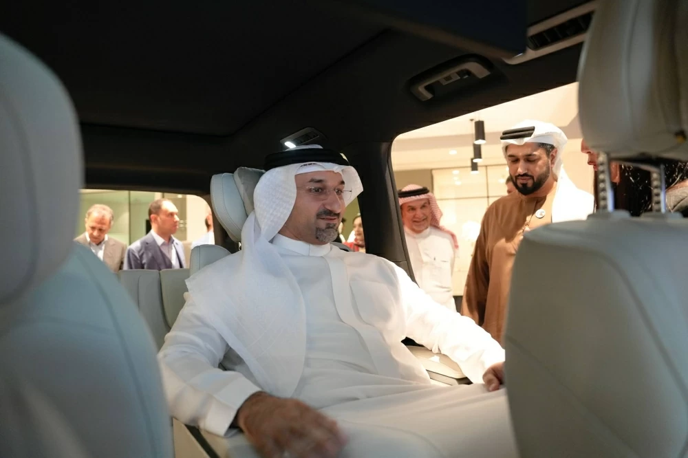 وزير الصناعة والتجارة يفتتح صالة عرض "روكس موتور"