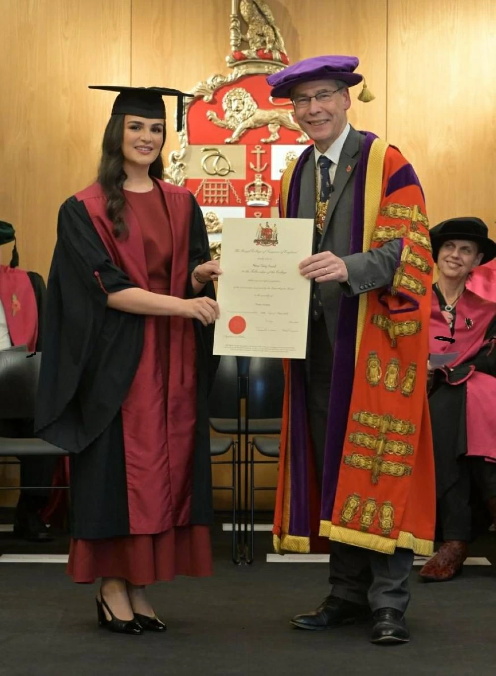 د. نينا طارق سعيد أول بحرينية تنال اعتمادي بورد دوليّين في جراحة التجميل والترميم