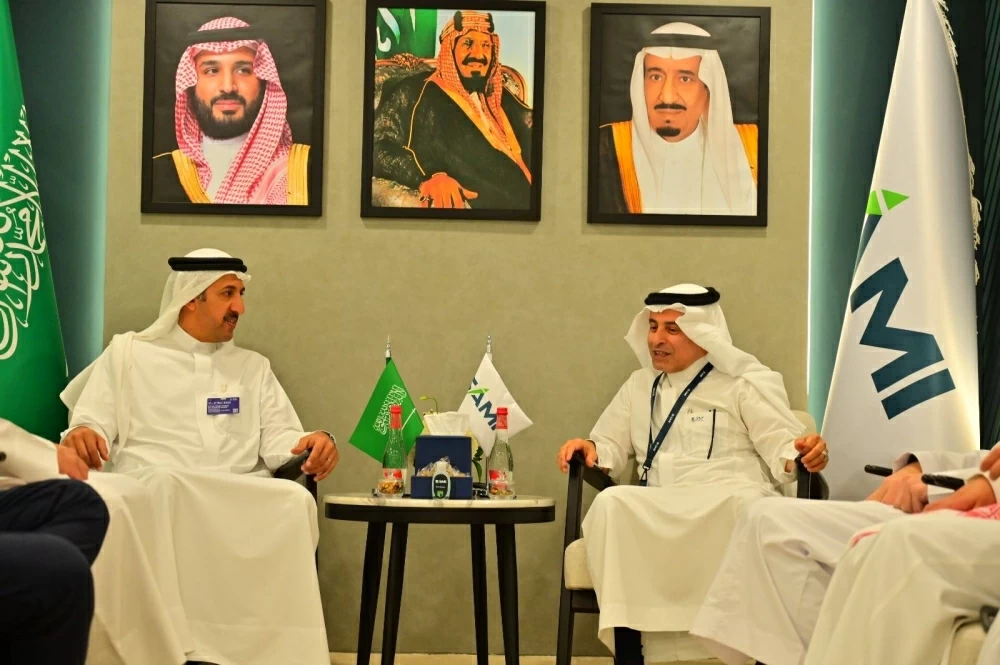 وزير المواصلات والاتصالات يشارك في معرض دبي للطيران 2025