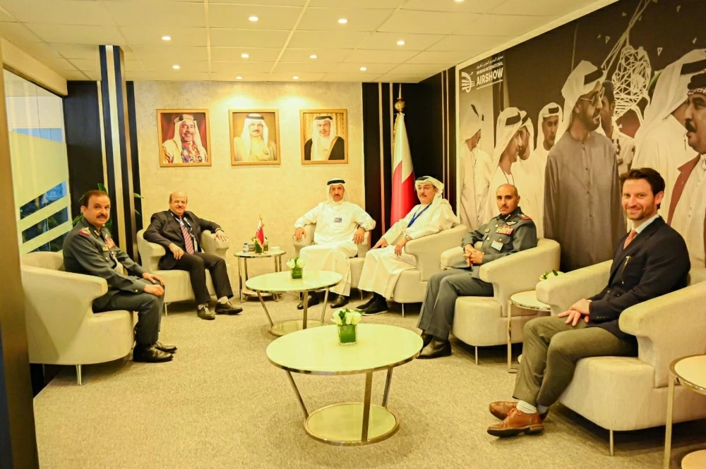 وزير المواصلات والاتصالات يشارك في معرض دبي للطيران 2025